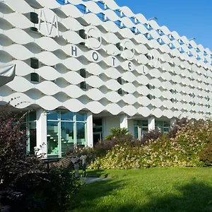 https://moom-hotel.it-lombardy.com